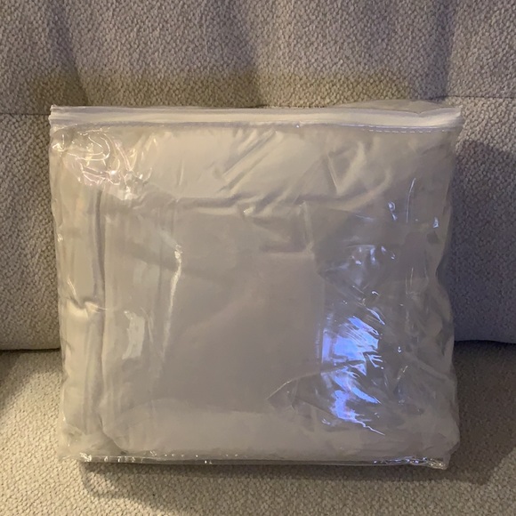 NEVER OPENED White Fleece Super Soft Blanket - Picture 2 of 2